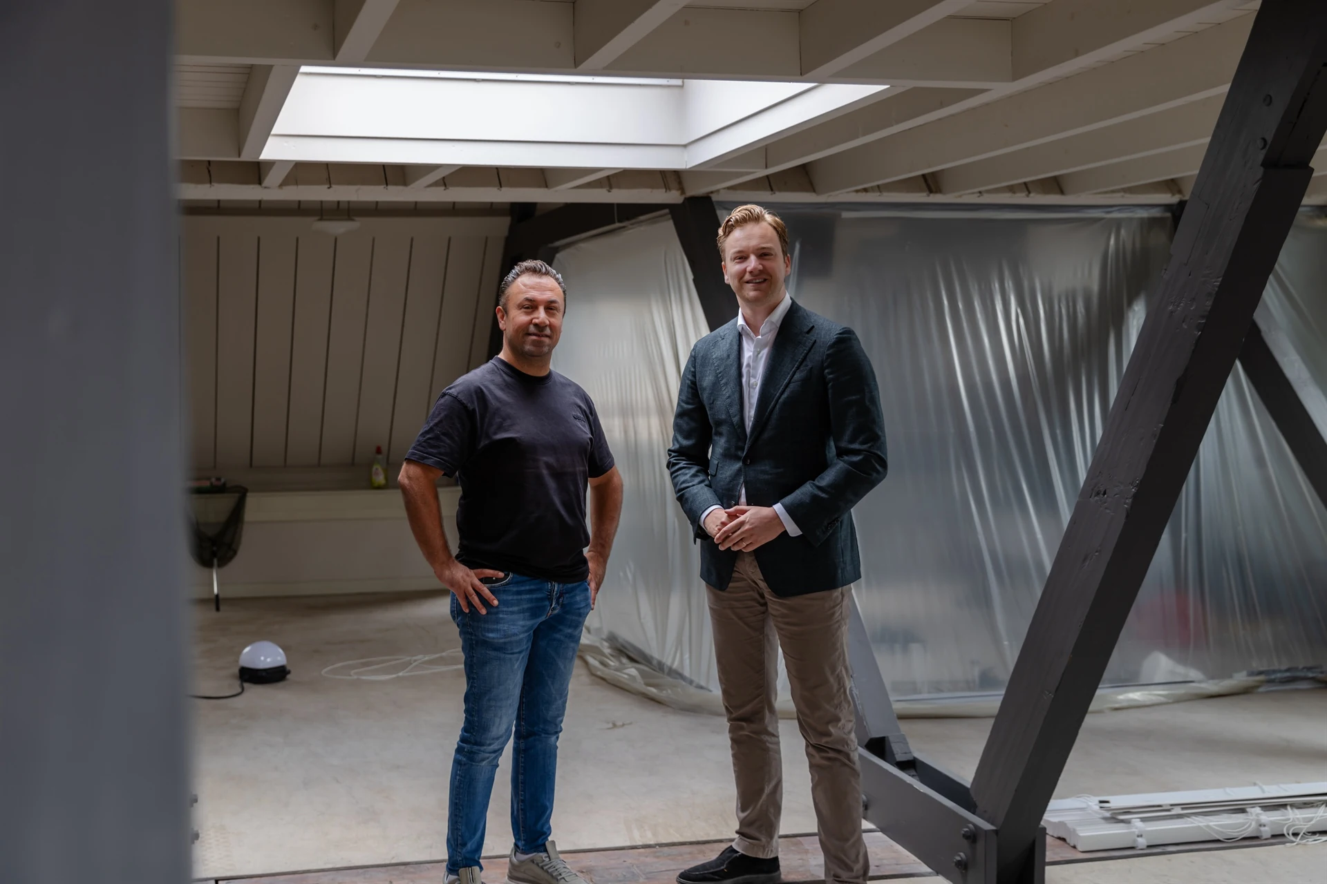 Ömer Yildiz en Pearl Capital op de zolder van het grachtenpand in Haarlem - pearlcapital.nl
